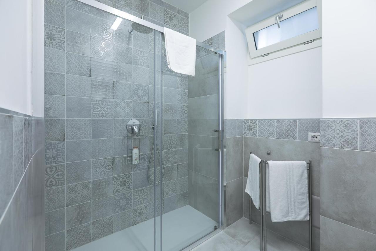 Blue Sapphire Como Cozy Flat In Center Of City Apartamento Exterior foto